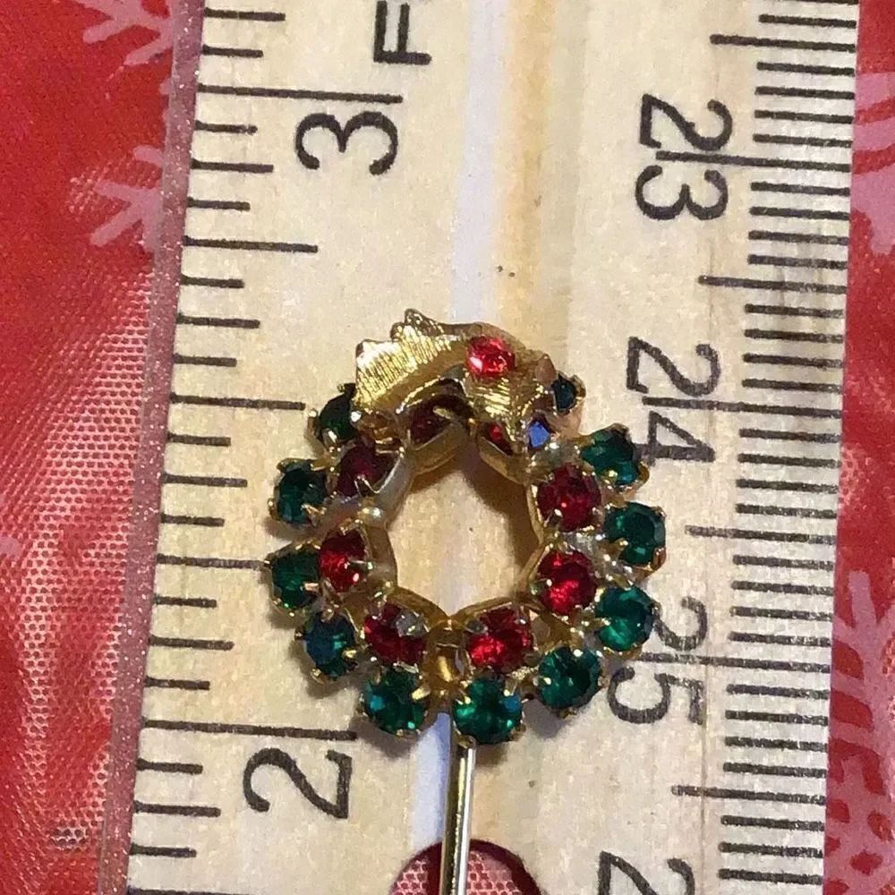 Vintage wreath , brooch, or skirt, Pin￼